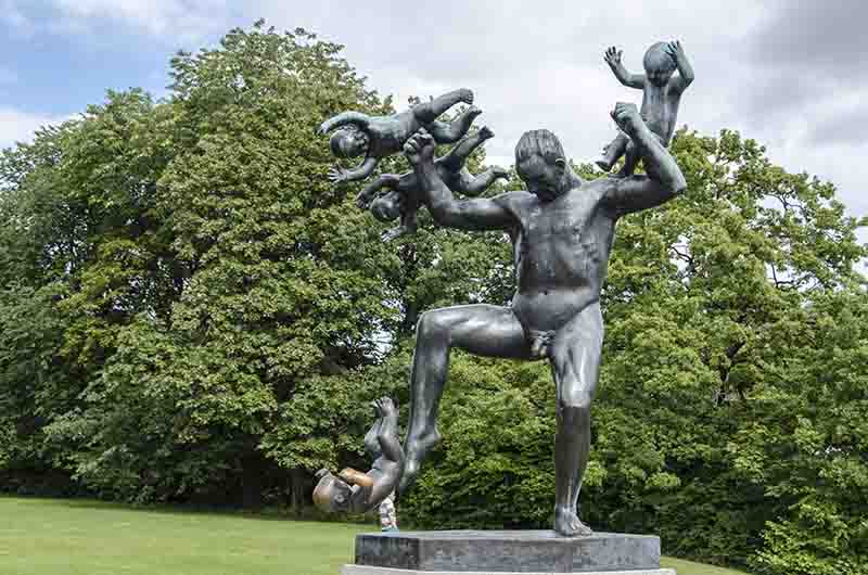 54 - Noruega - Oslo - parque Vigeland - El Puente - escultura